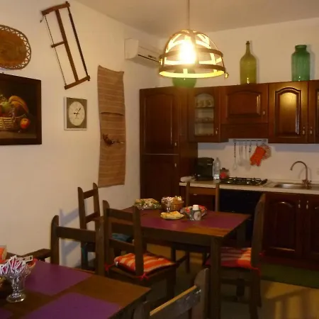 לינה וארוחת בוקר Torre Rocciola